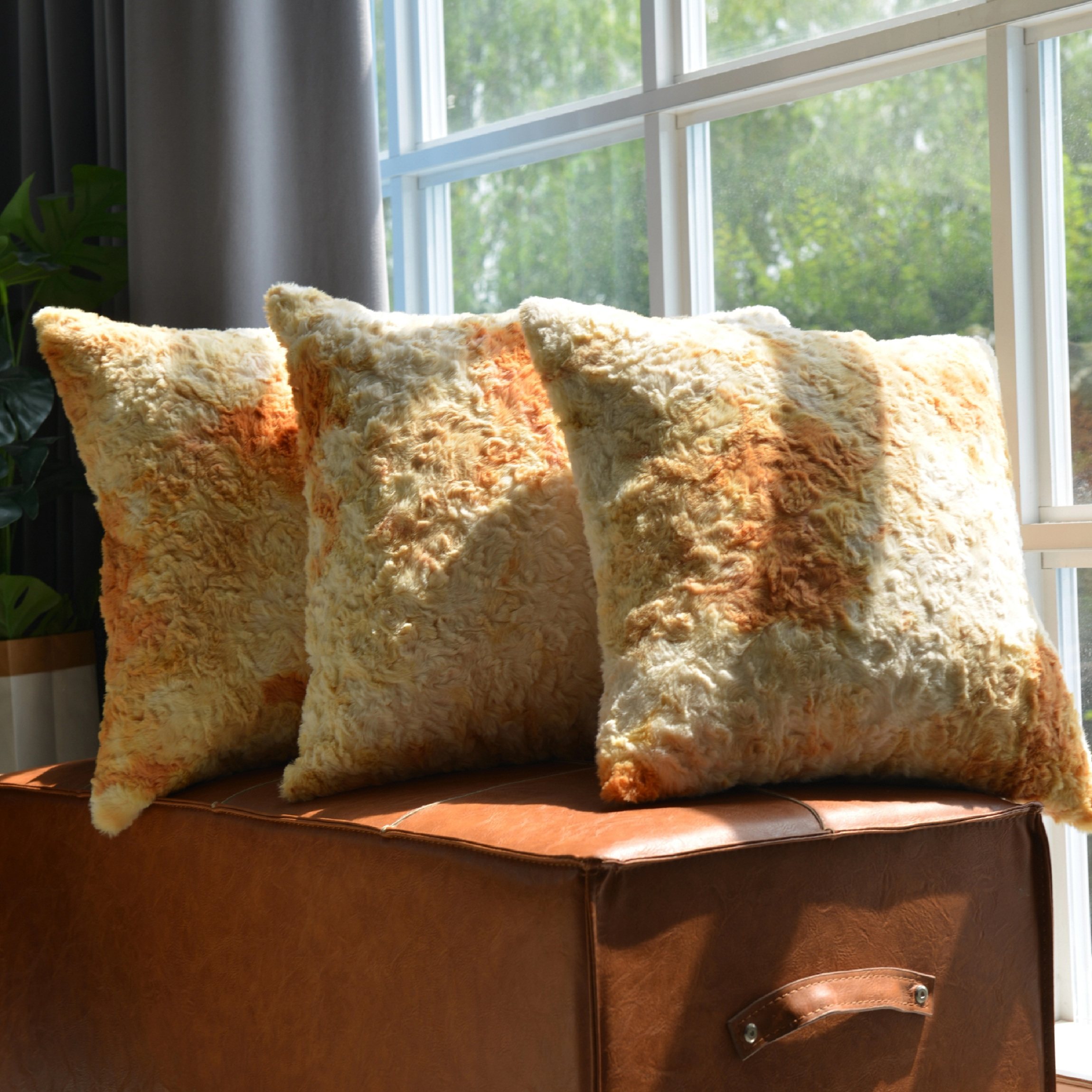 卷卷羊毛长毛抱枕皮草獭兔兔毛沙发样板美式靠垫