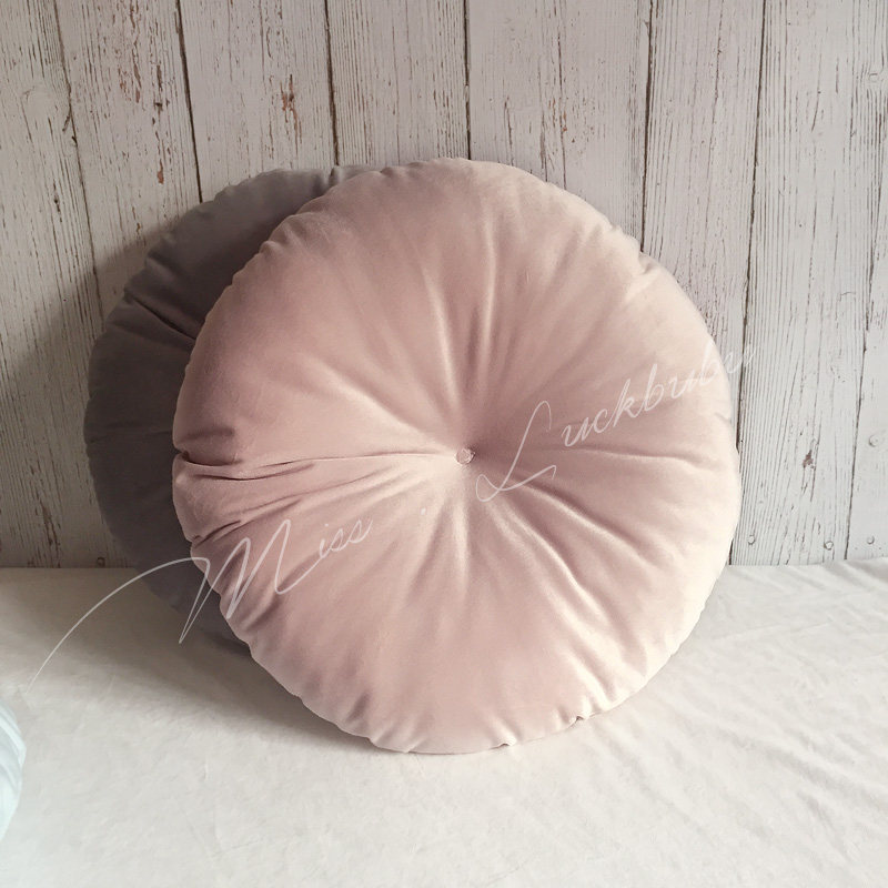 ins北欧小南瓜圆形抱枕丝绒沙发简约现代办公室靠垫