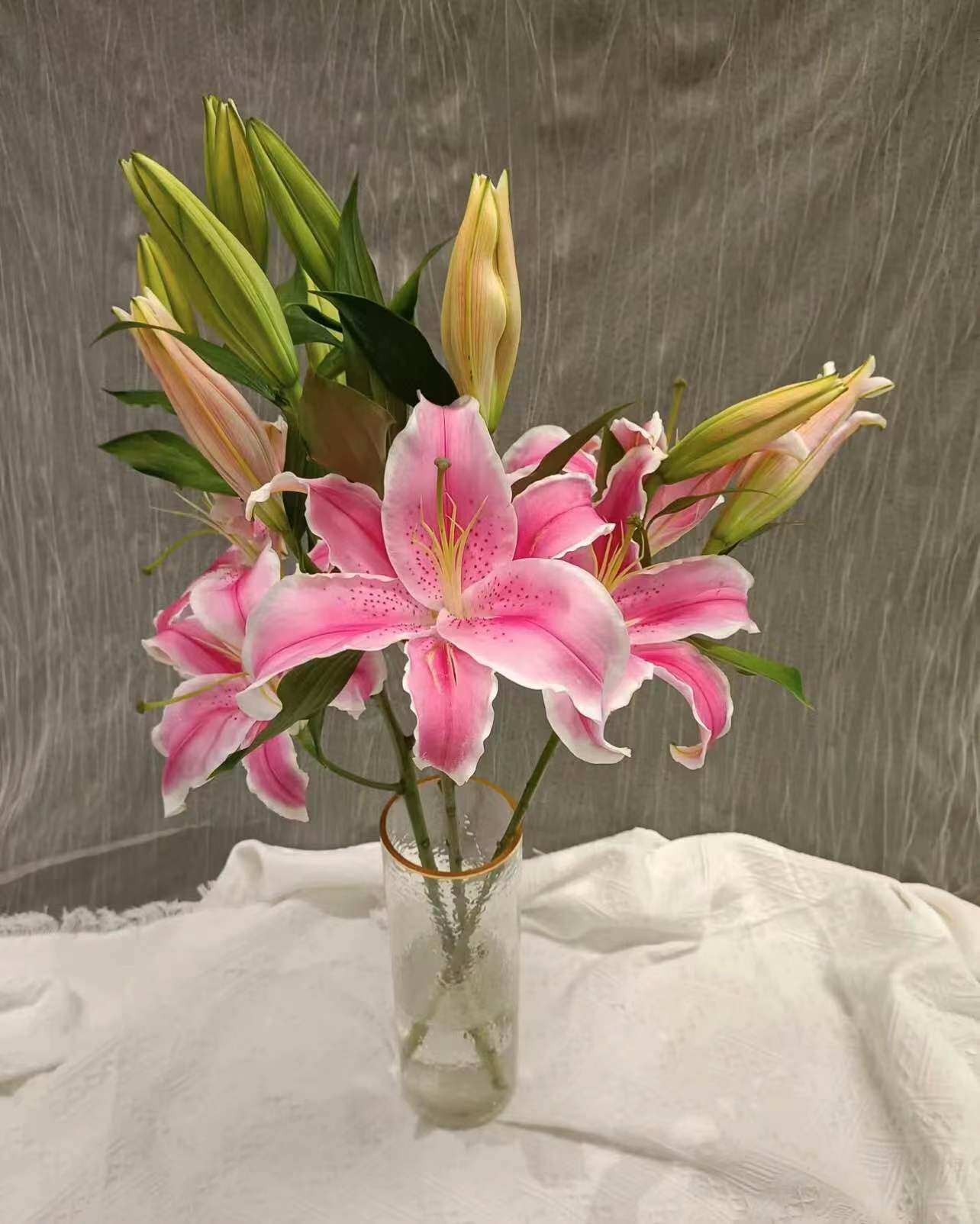 马龙粉色香水百合云南南昆明基地直发家家庭办公室花材