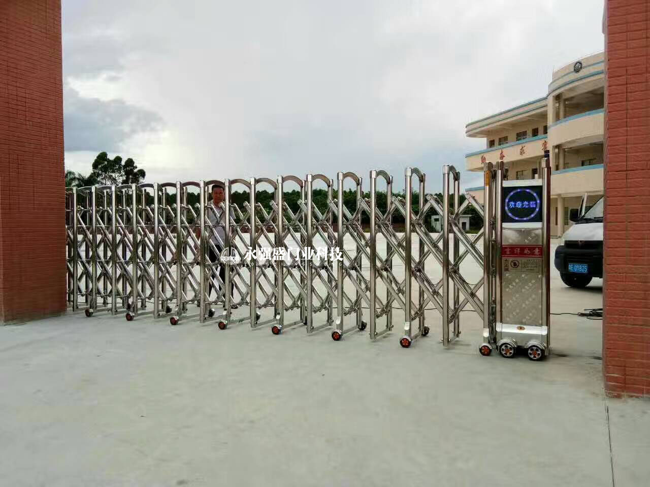 不锈钢304电动门 遥控自动收缩门 白钢伸缩门 小区学校厂房大门