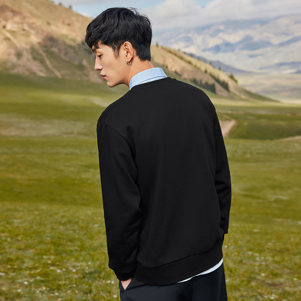 太平鸟男装 圆领兔子刺绣套头叠穿卫衣休闲宽松黑色时尚ins潮外套