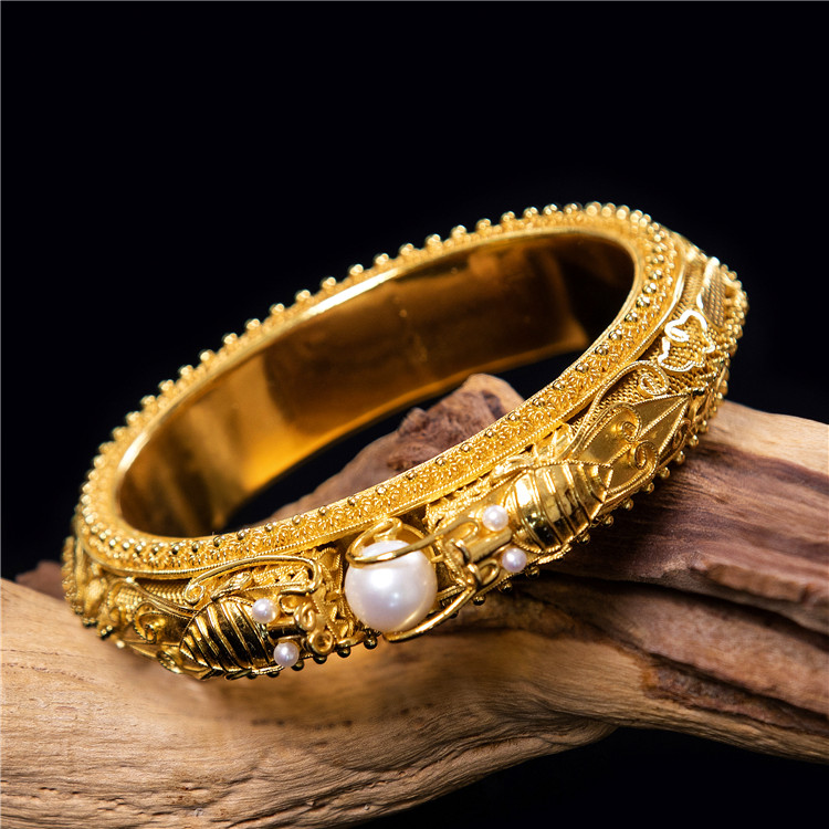 故宫典藏清代宫廷双龙手镯保色镀金花丝镶嵌手镯