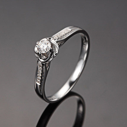 圣德宝18k白金金克拉钻戒钻石结婚戒指镶钻一心一意手饰