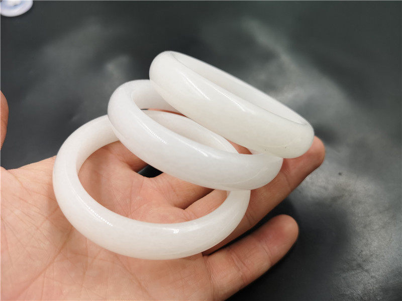 手镯华夏美玉天然白玉特价价款白色玉石女款手饰