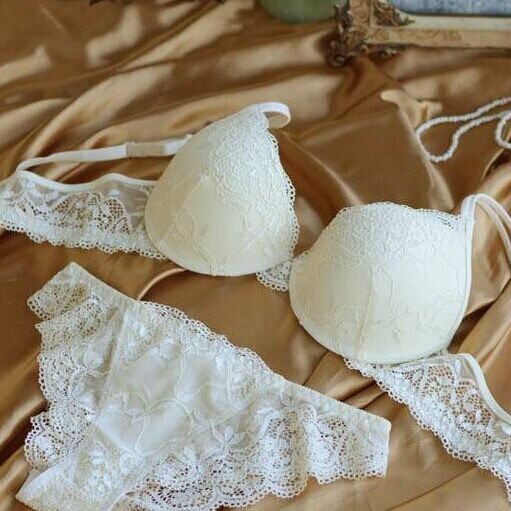 维多利亚dk文胸蕾丝聚拢性感女士收副乳红色内衣套装厚薄款本命年