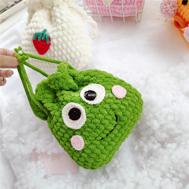 小月手作 钩针手工毛线编织卡通包包钩针束口包袋丑萌百搭ins学生