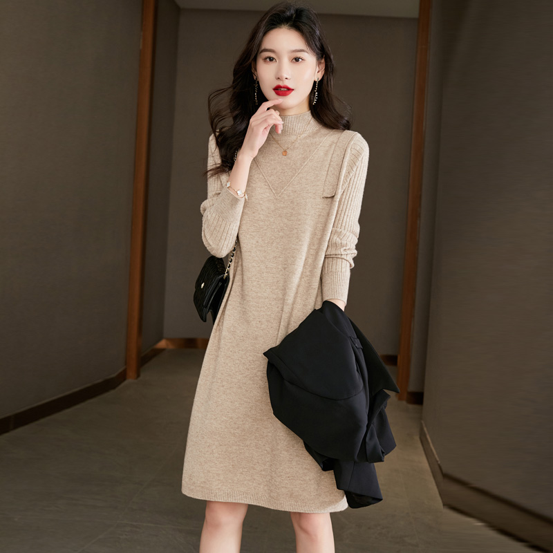 配大衣毛衣裙女秋冬2022年爆款针织连衣裙半高领中长款内搭打底衫