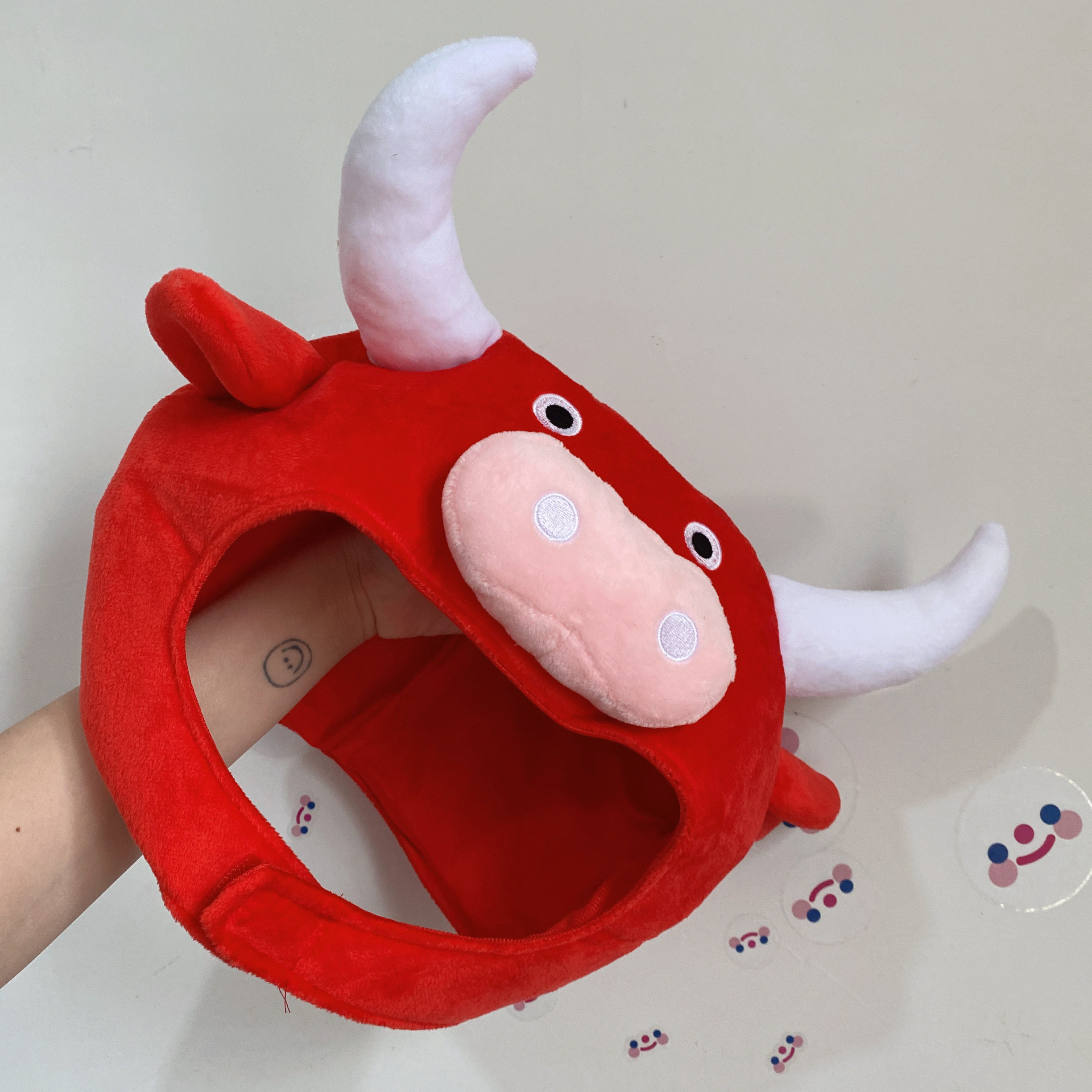 日韩ins少女可爱创意搞怪红色牛头头套帽子帽子