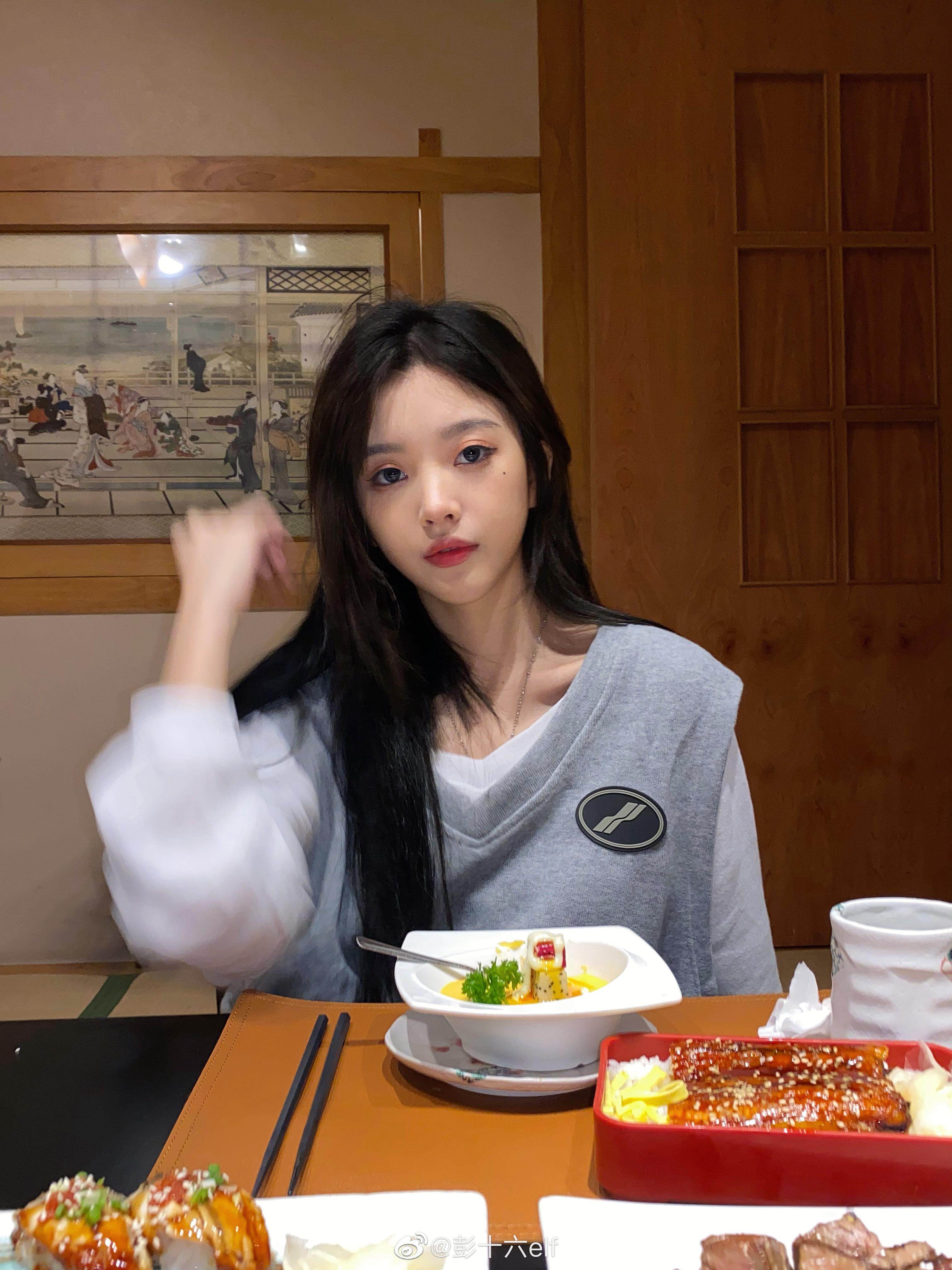 抖音卫衣上衣打底中长背心马甲无袖彭十六简约马夹