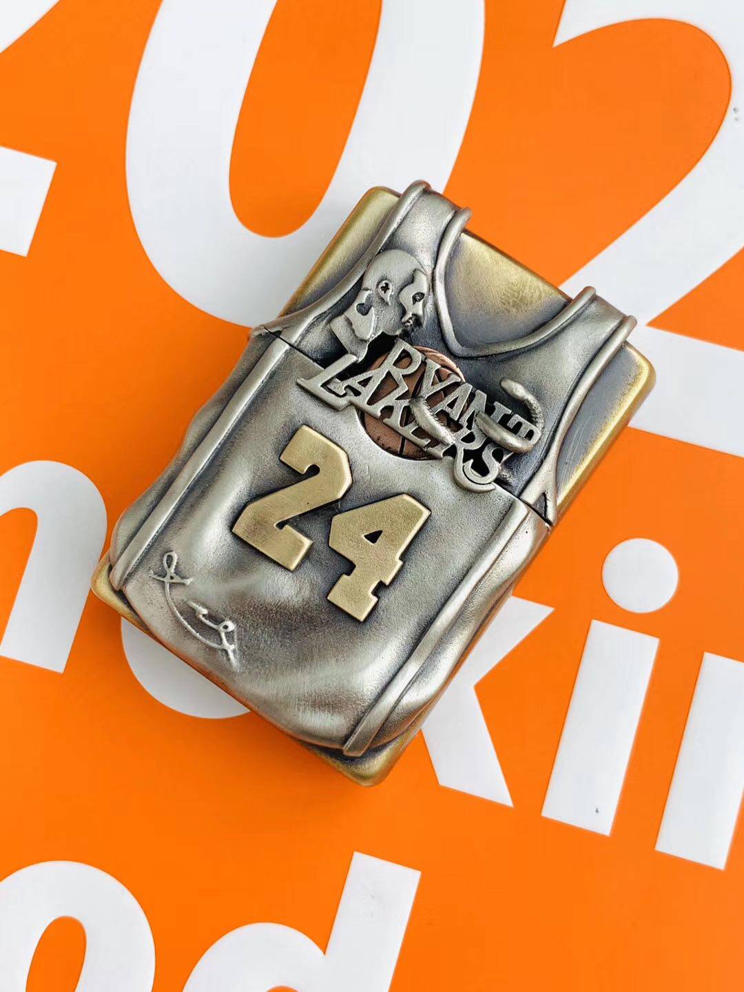 科比煤油打火机zippo正版纪念版纯铜盔甲复古湖人科比24号礼物男