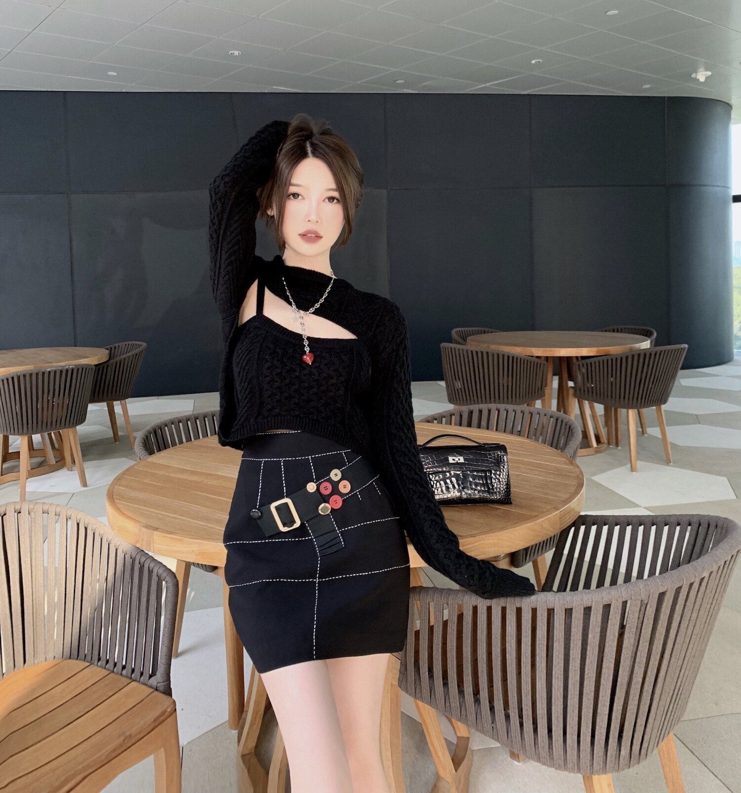 chicyou黑白两色超显胸大解构麻花两件套头性感毛衣