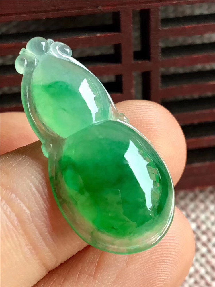 翡翠简安天然货老种光阳绿玉葫芦项坠饱满阳艳颈饰
