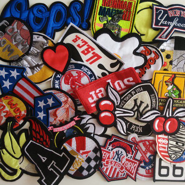 衣服破洞卡通动漫补丁刺绣羽绒服时尚复古徽章布贴