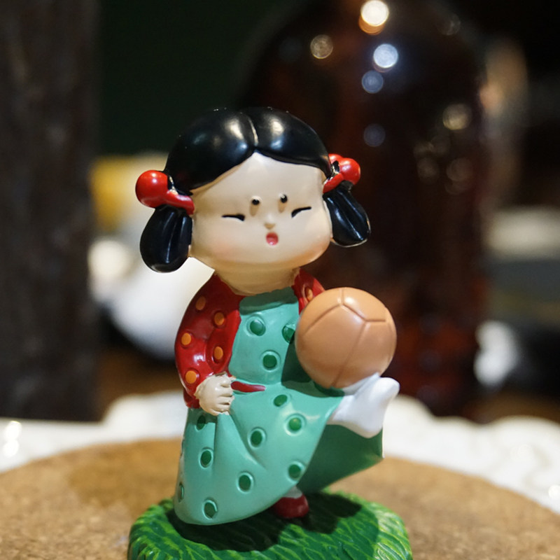 包邮唐小西原创古代少女蹴鞠树脂创意摆件家居装饰摆件