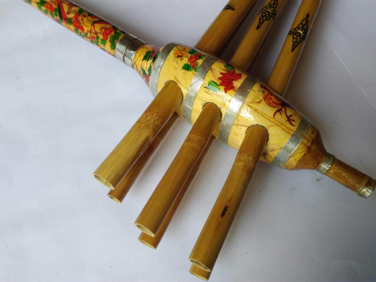 云南芦笙传统歌舞表演精致花索啦哆咪梭少数民族吹奏芦笙