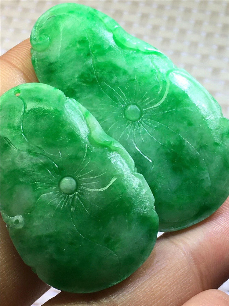 翡翠天然冰飘绿一一对荷叶翠玉项坠缅甸冰润颈饰