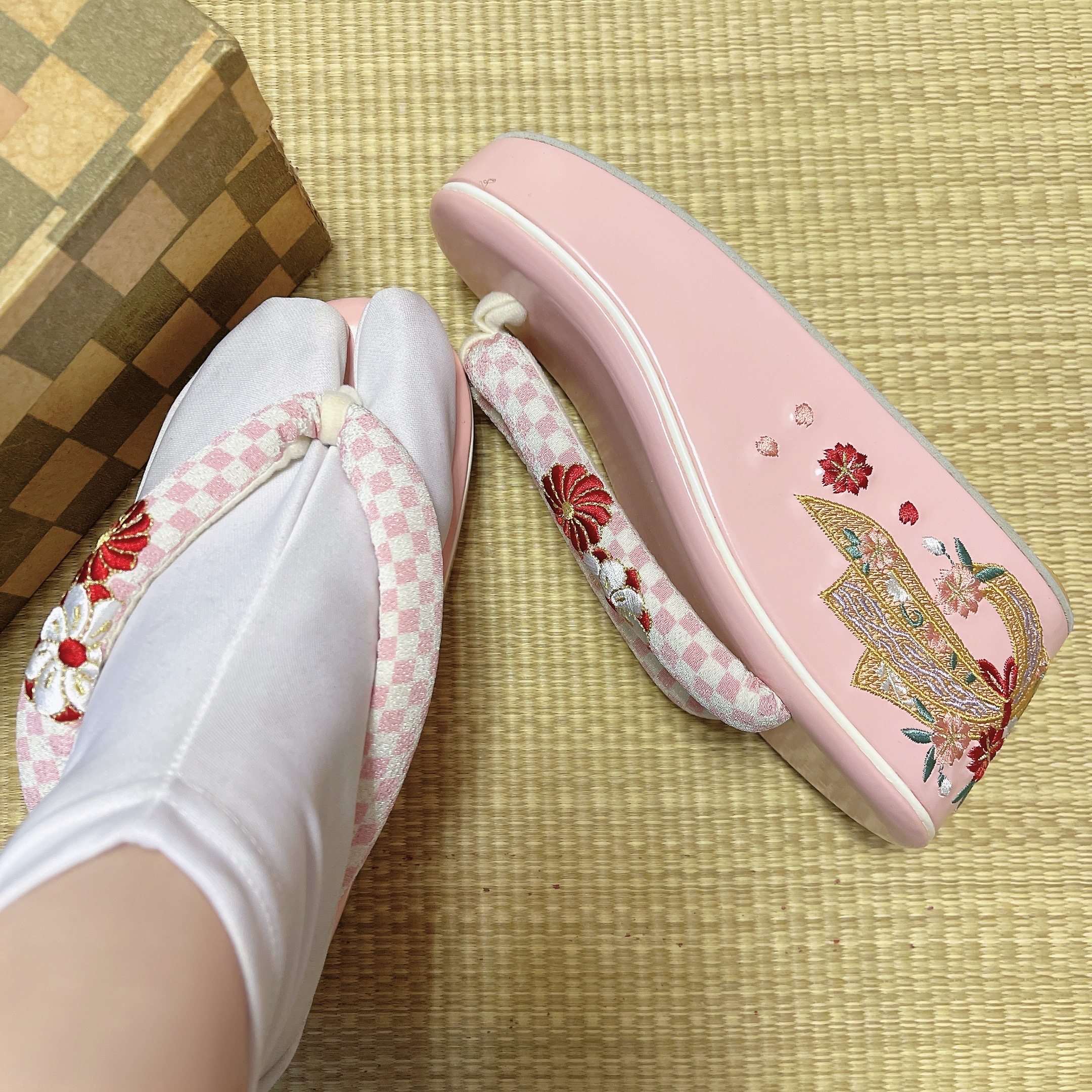 2022年日式和服女士人字拖艺伎动漫花魁中高跟松糕跟静音木屐草屐