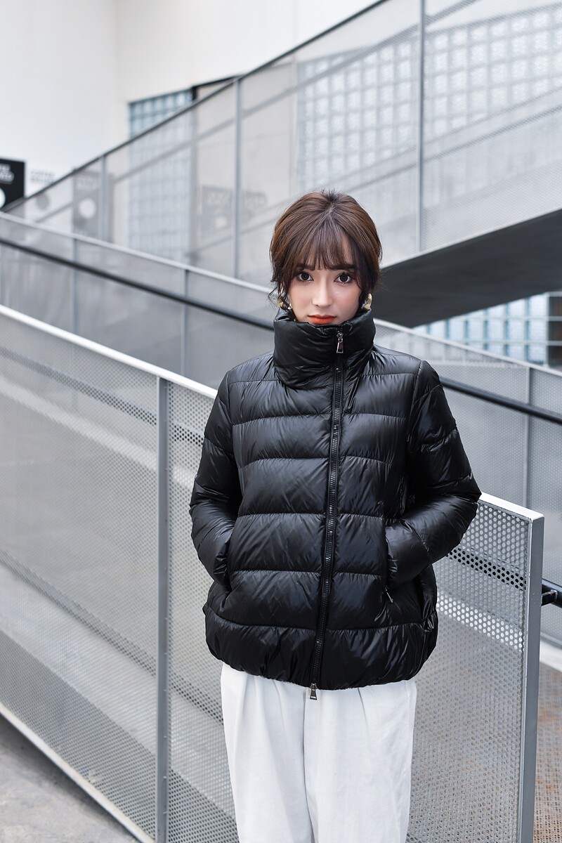 2020年新款短款面包羽绒服轻便韩版宽松女士时尚羽绒服
