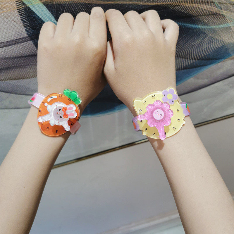 六一儿童节礼物创意玩具旋转儿童手环可爱卡通兔子手镯