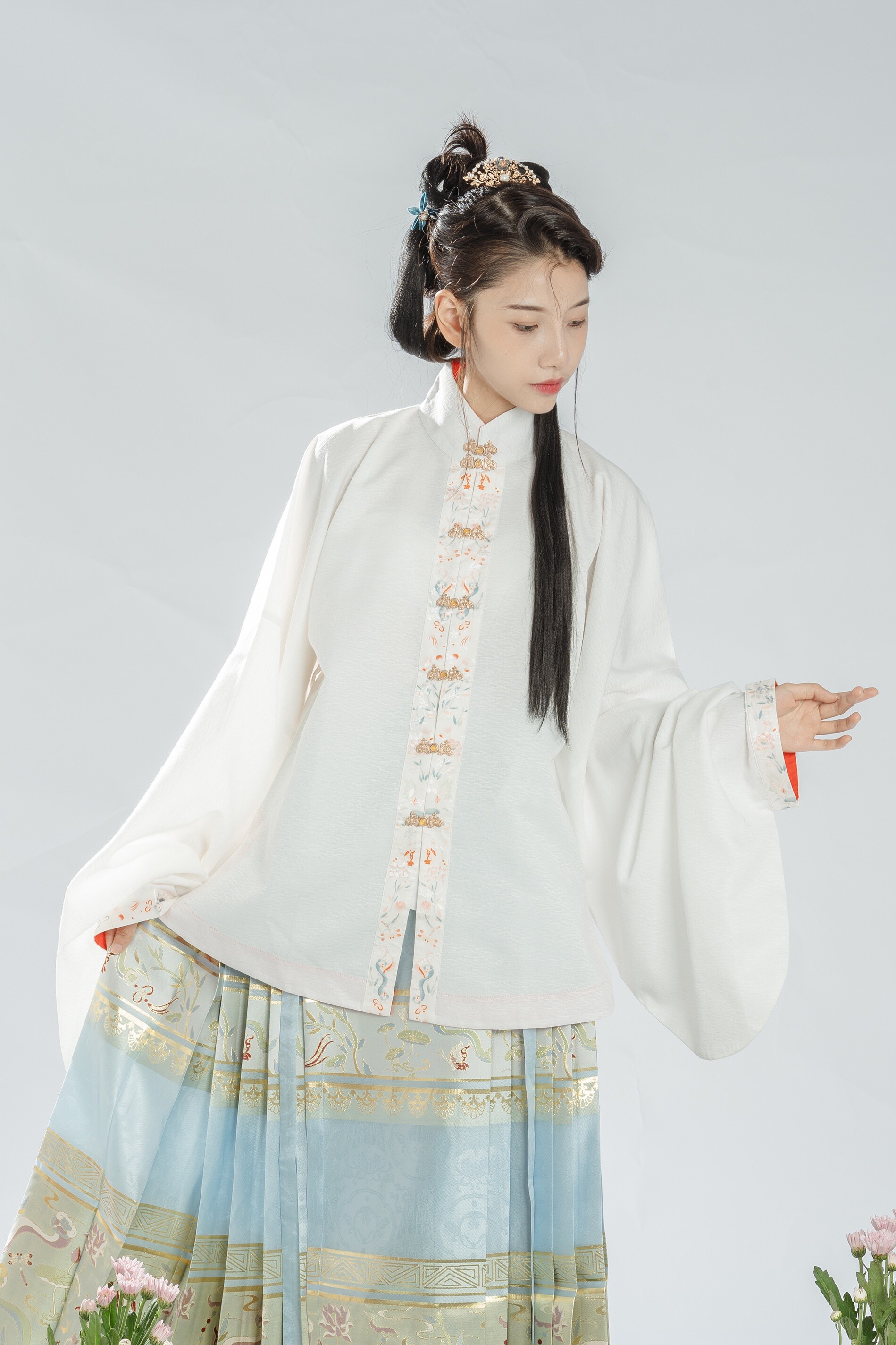 暗纹明制纯色秋季长袖襟衫立领白色花期意会汉服