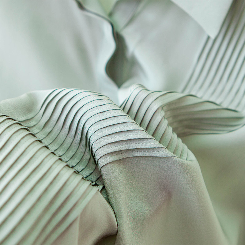 优雅自在宽松蝙蝠中袖翻领单排扣打条装饰双绉衬衫