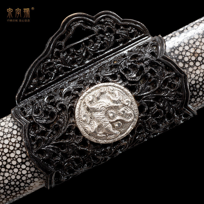 龙泉市未开长剑花纹皮手剑鱼唐剑鱼四兽鎏银豪华刀剑