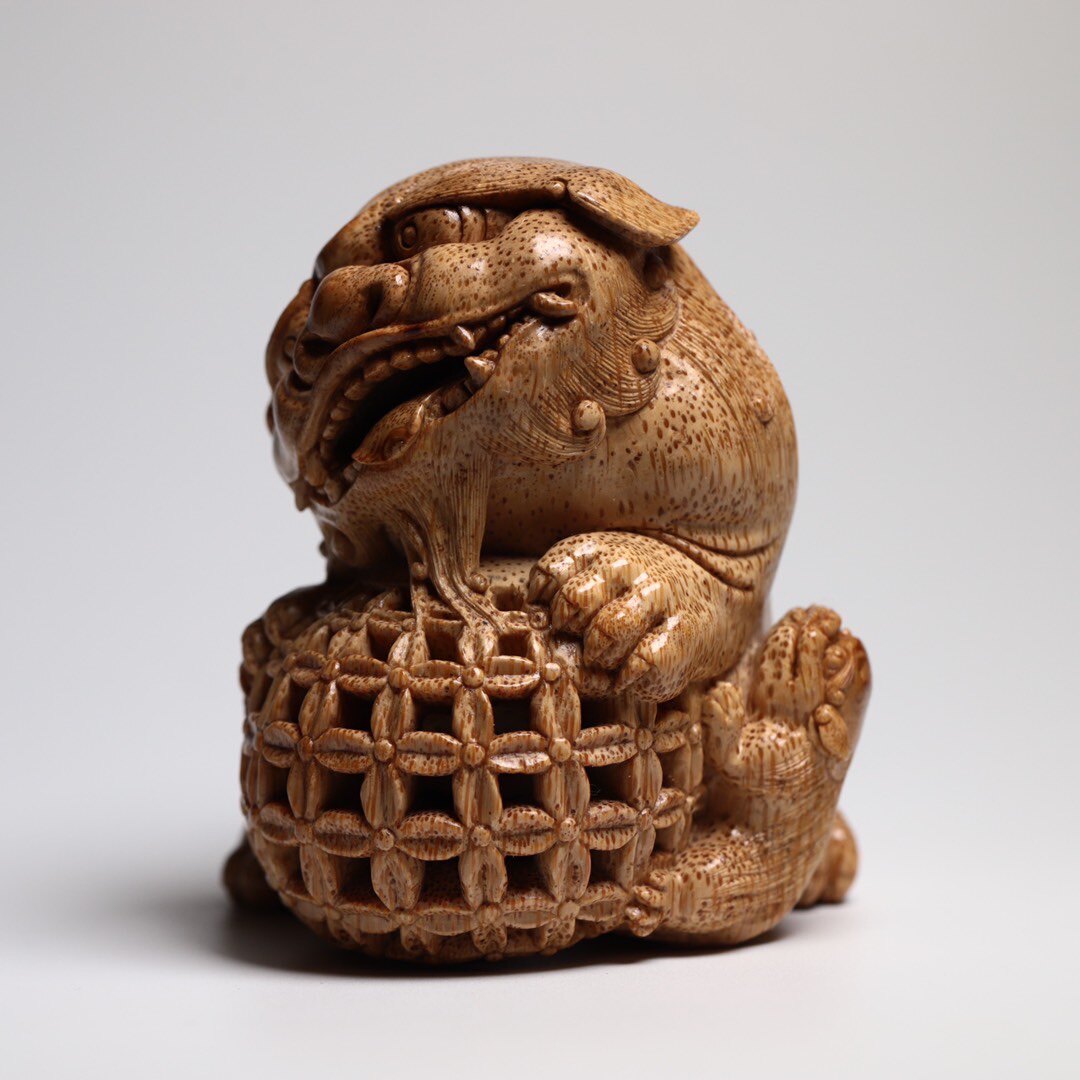 宁竹刘向荣向荣本工精品品竹根雕狮子绣球摆件竹编