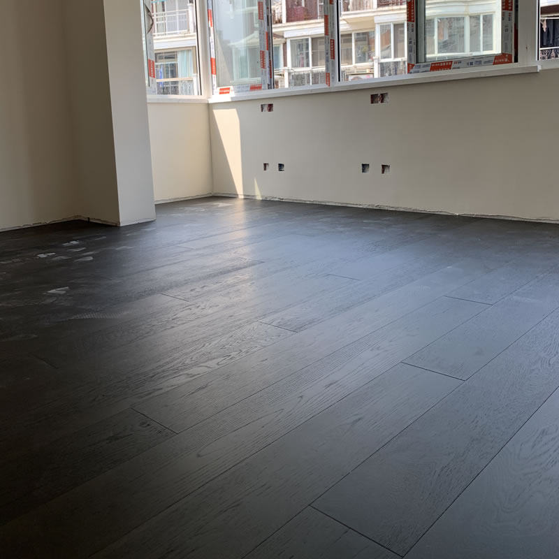 库卡cuca出口欧洲三层实木地热地板设计师钟爱暗夜实木复合地板