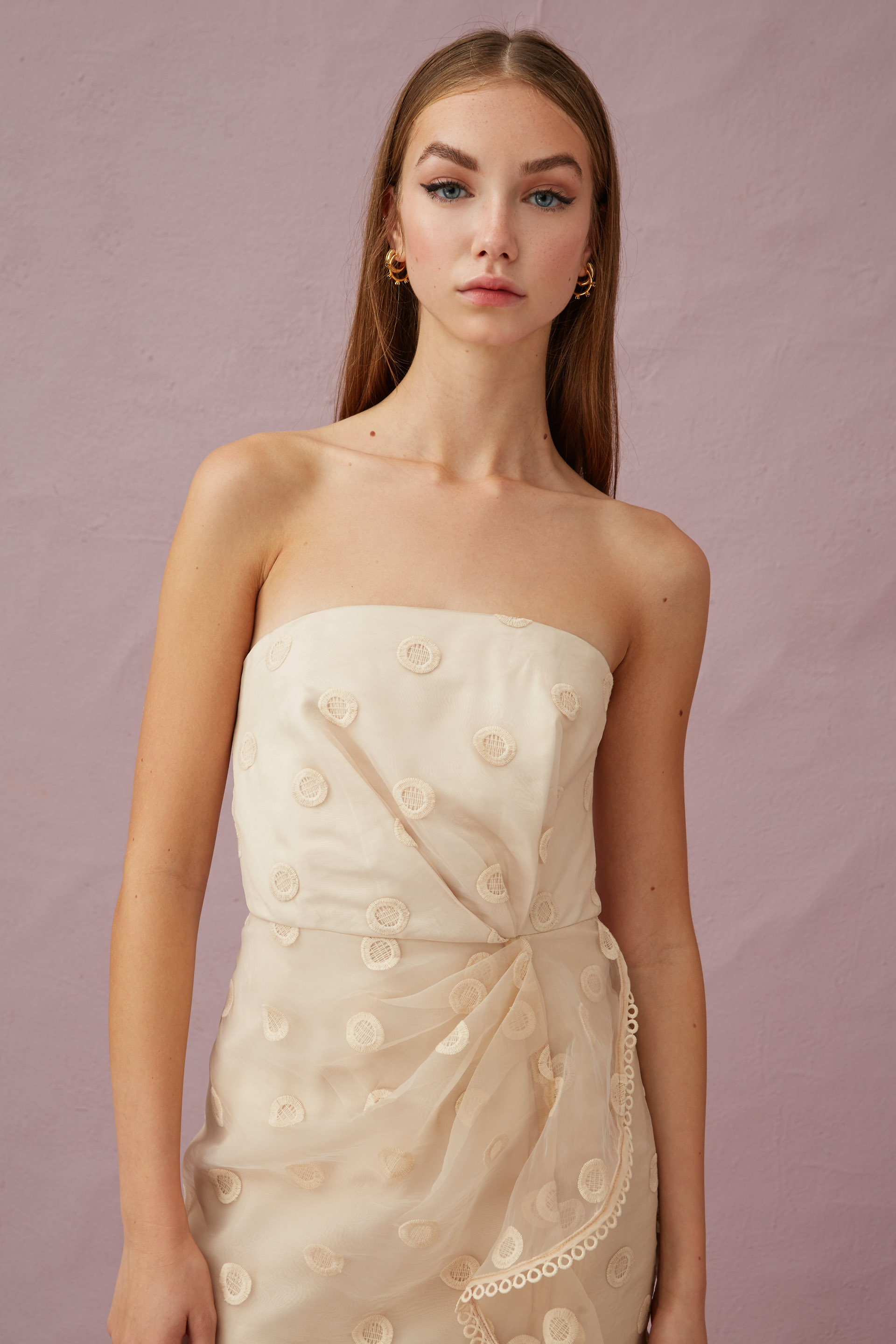 现货keepsake时尚气质优雅抹胸薄纱拼接刺绣褶皱连衣裙