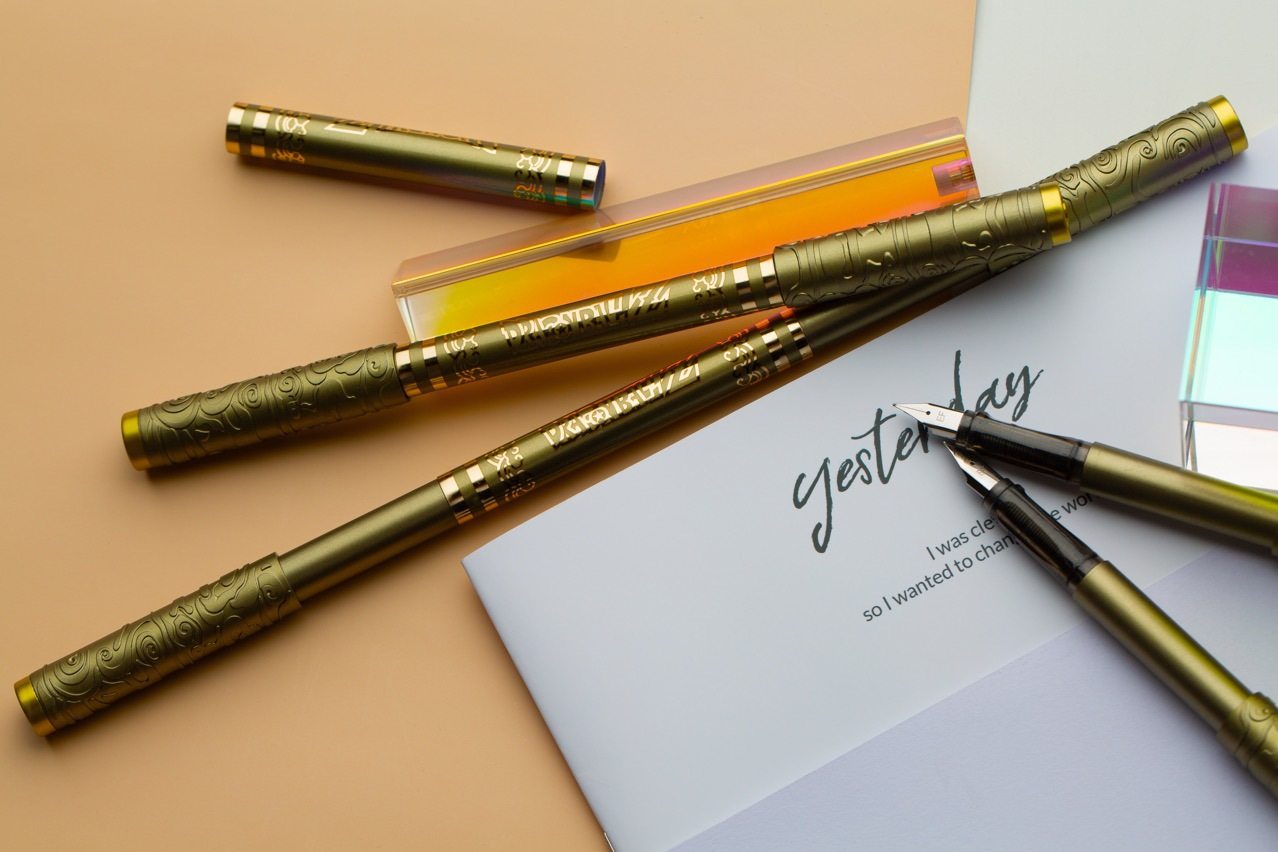 钢笔金箍棒伸缩中小学生专用可擦墨囊转转解压孙悟空钢笔