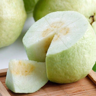 现摘珍珠白心新鲜5斤包邮番石榴,现摘珍珠番石榴白心新鲜5斤包邮水果