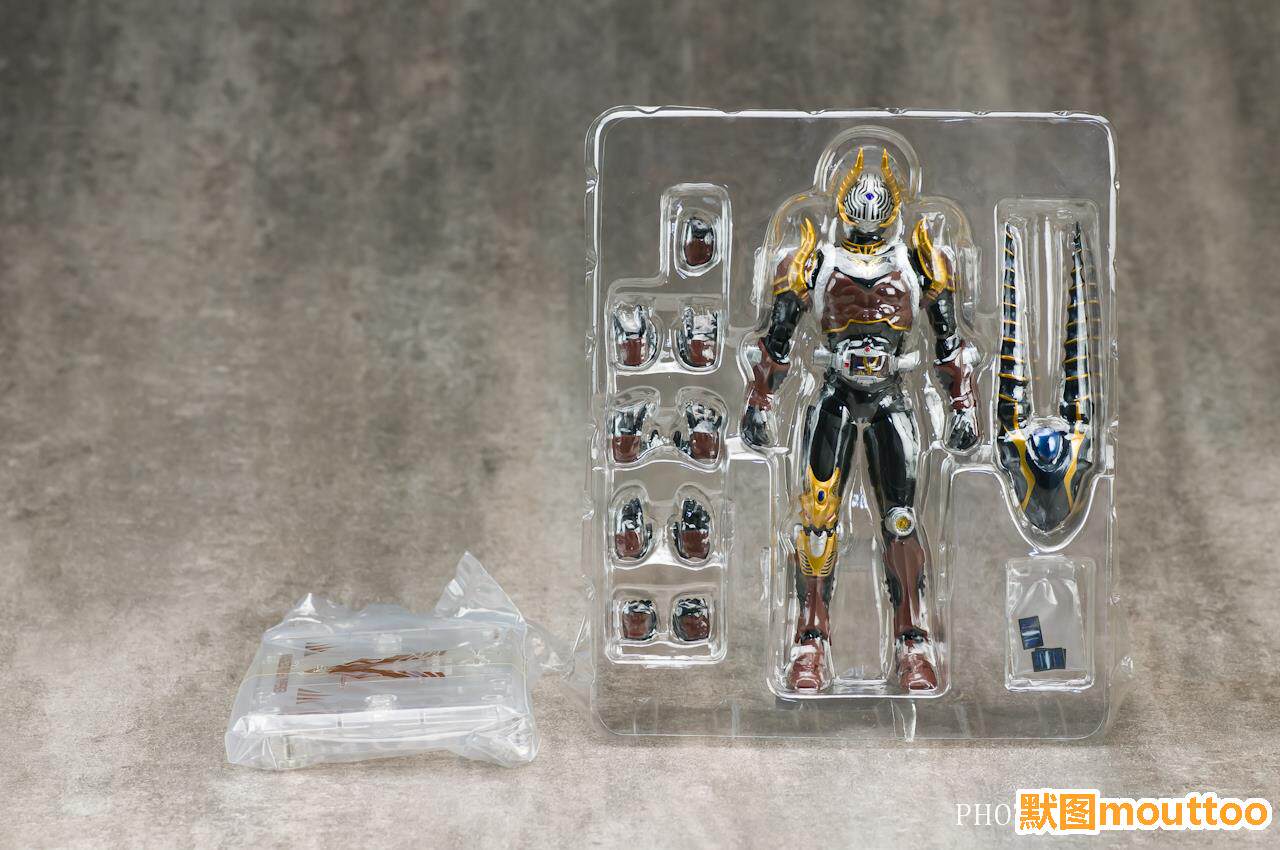 默图万代日版shf可动手办假面骑士龙骑螺旋手办