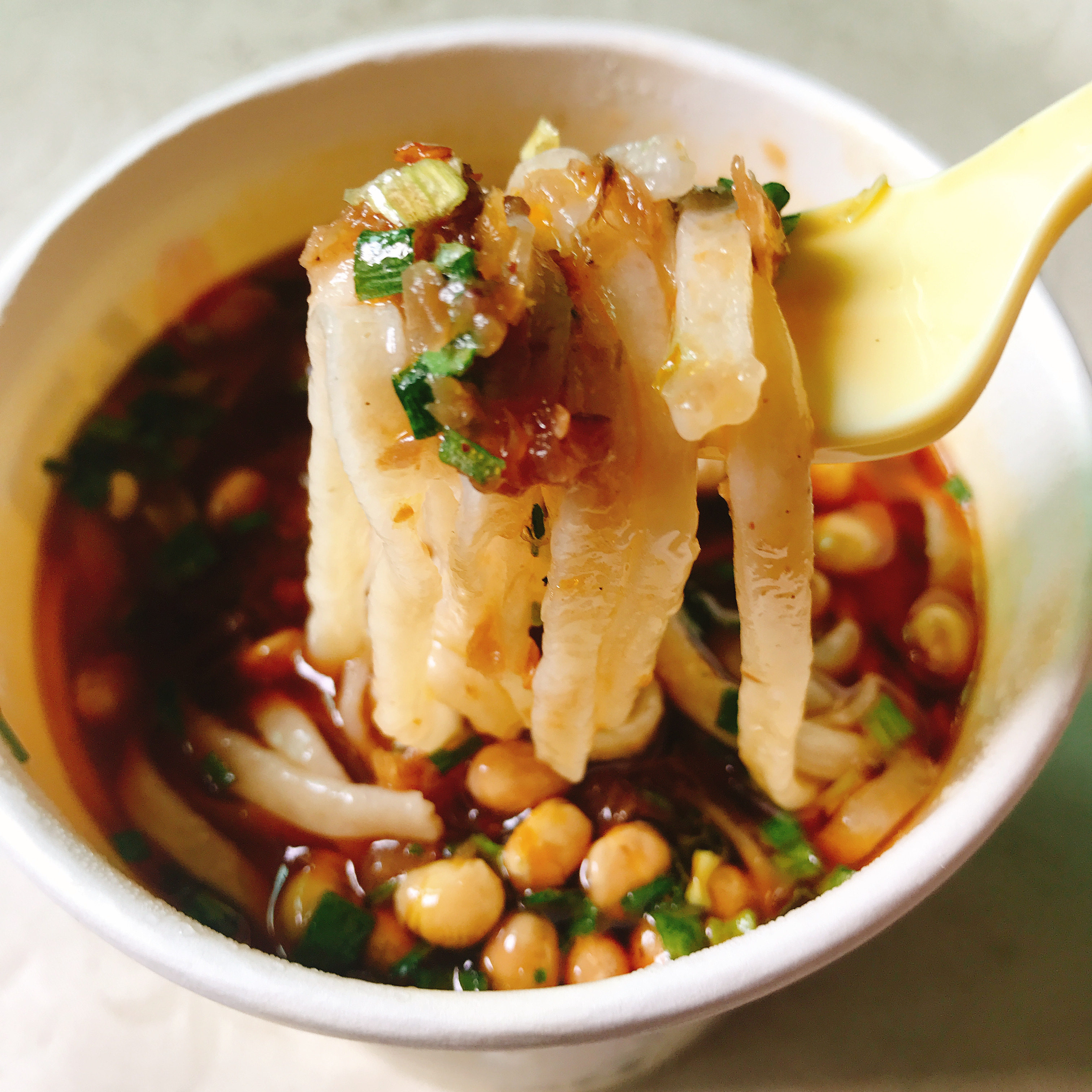 恩施咸丰周边黔江土特产咪幺锅粗粮绿豆粉桶装方便泡面速食现货发