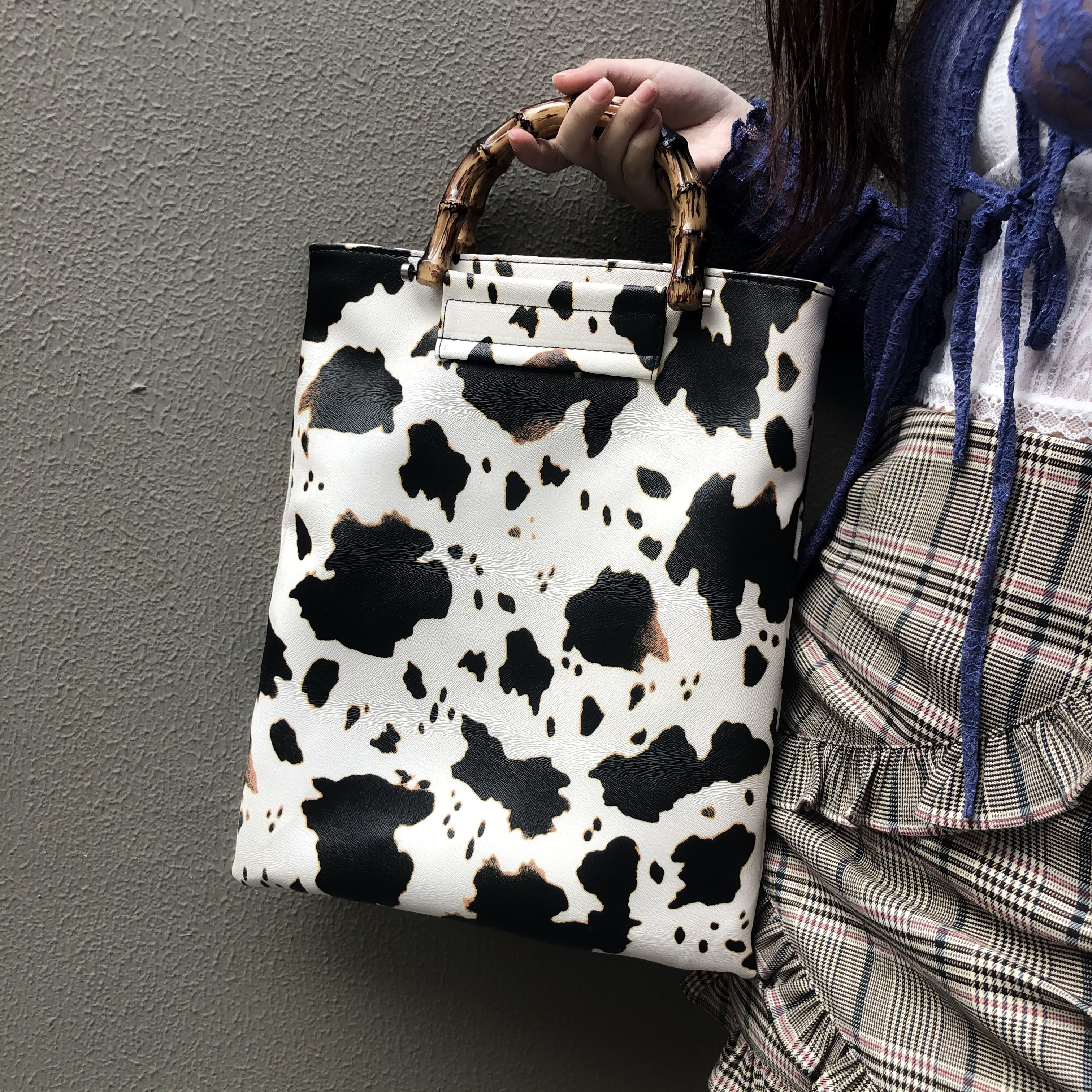 手提大容量鬼马少女简约复古竹节奶牛包包女新款通用款女包