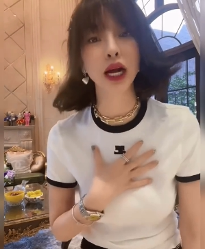 5566叶莎欧洲站同款2022夏季新款女欧货修身短袖字母t恤女上衣