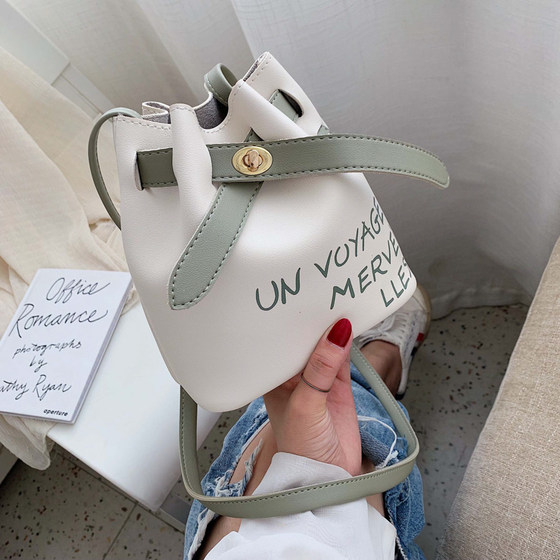 High Sense French Minority Bucket Bag 2021 Net Red Fashion Foreign Style Texture Messenger Versatile Net Red Bag High Sense French Minority Bucket Bag 2021 Net Red Fashion Foreign Style Texture Messenger Versatile Net Red Bag