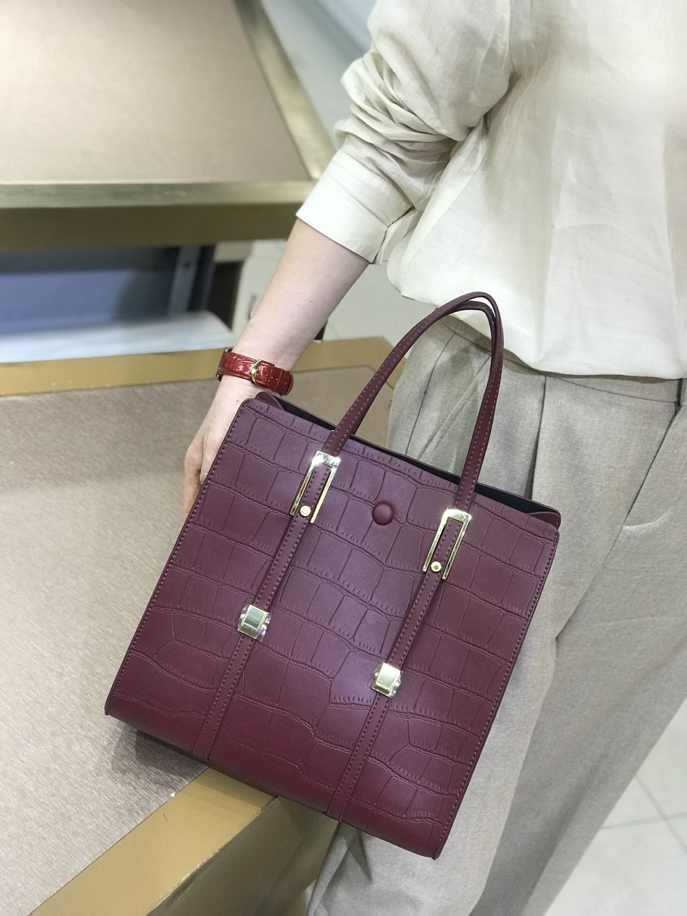 美缇专柜女包2021新款气质鳄鱼手提包百搭大容量女士包袋