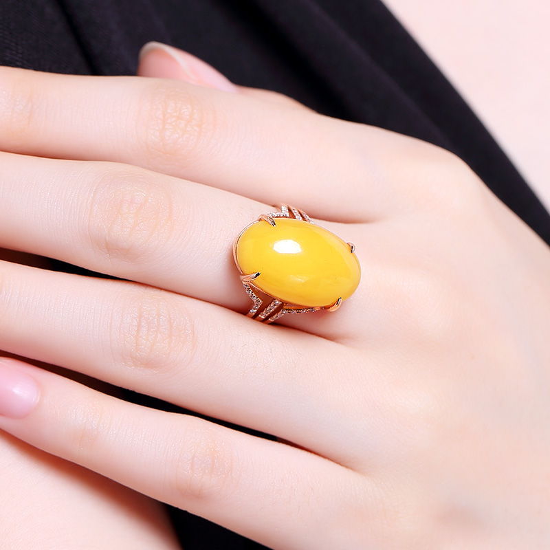 蜜蜡戒指欧采天然女款琥珀黄琥珀镶嵌鸡油金镶嵌手饰