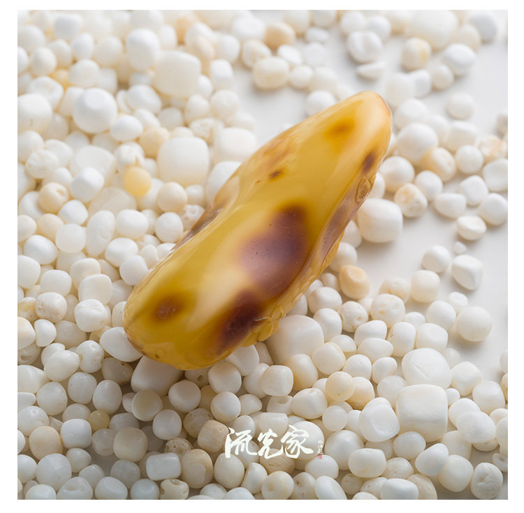 流光家 苏工名家雕刻 鹅黄满蜡 连年有余蜜蜡吊坠 送国检证书