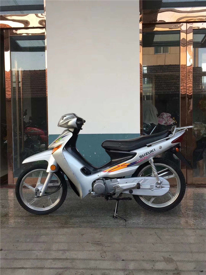 二手摩托车铃木赛驰电喷110cc男士助力车原装正品c8 i8威武弯梁车