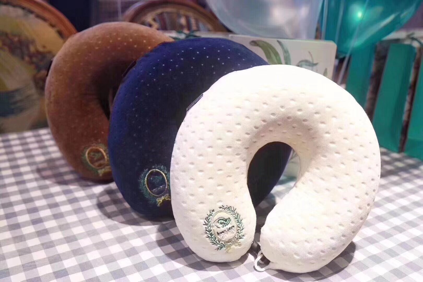 泰国素万乳胶呵护颈椎颈部办公旅游开车时尚乳胶枕