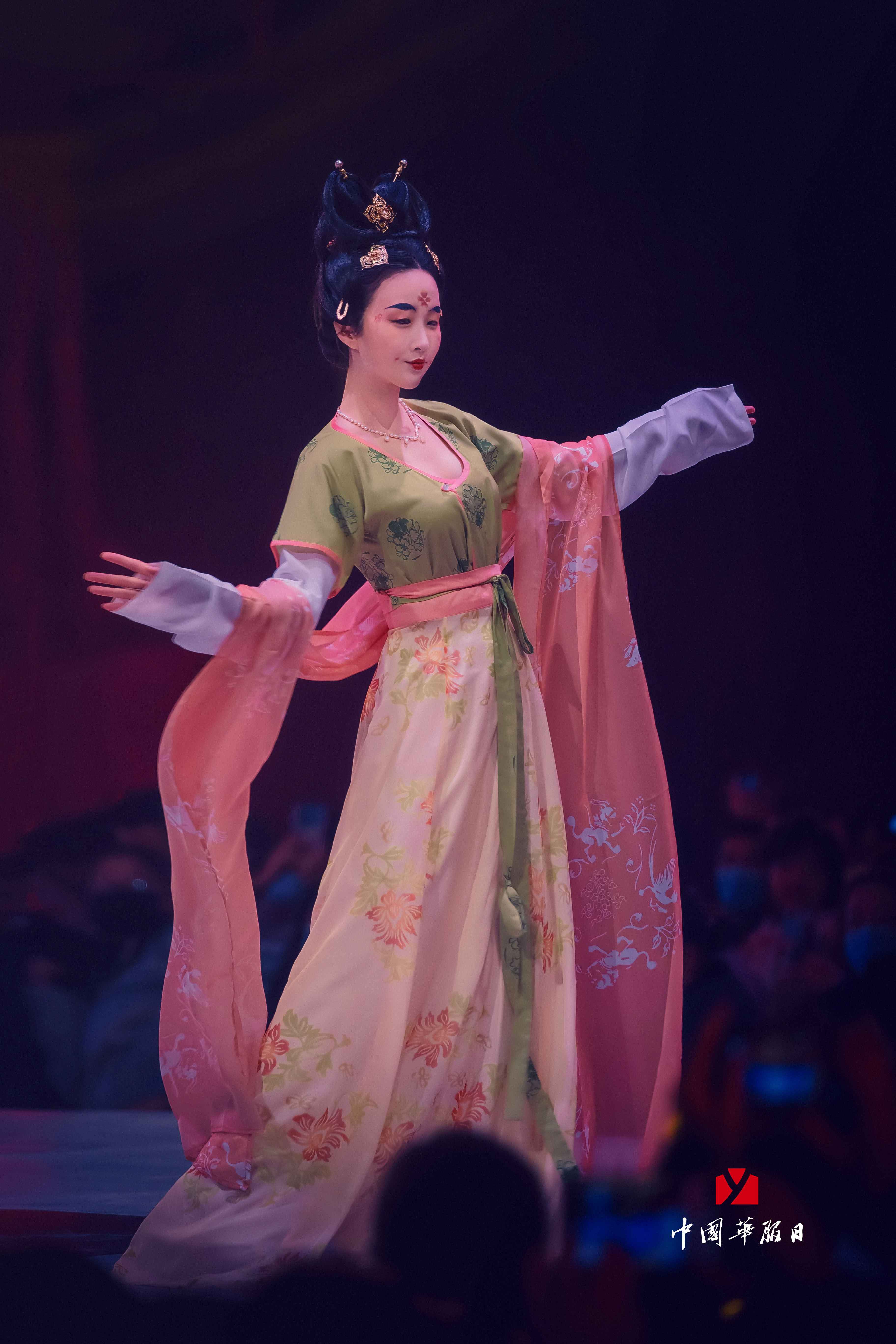 定制大唐西域忘忧初唐坦领汉服破裙交窬华服民族服装