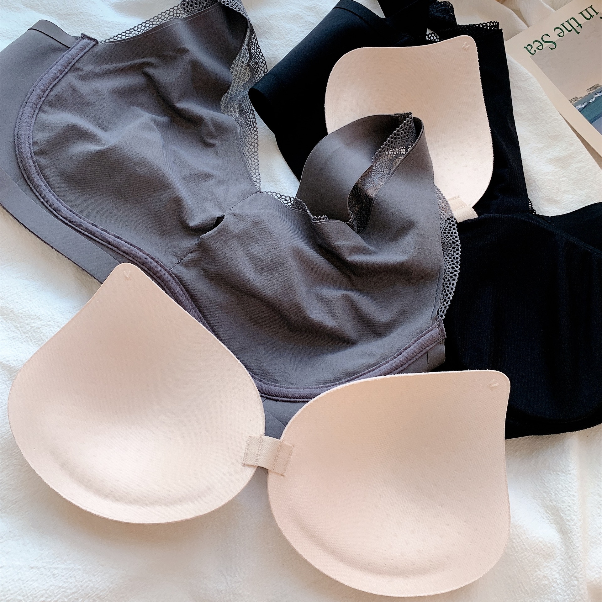 大胸显小蕾丝抹胸背心式无钢圈内衣春夏薄款文胸