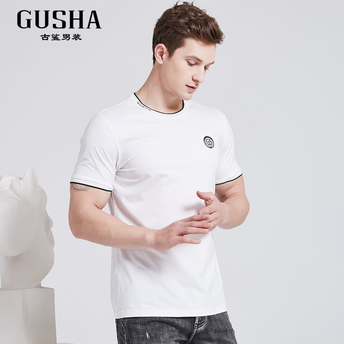 古鲨夏季新款白色针织圆领袖口一圈绿色修身t恤