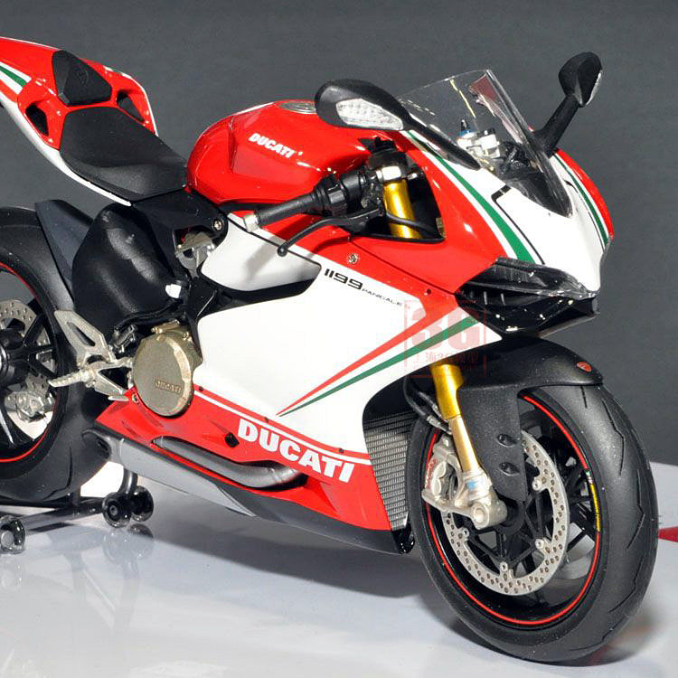 田宫摩托车14132杜卡迪1199panigaletricolore火车
