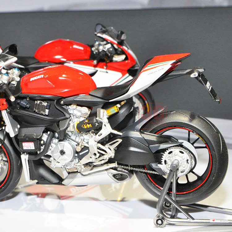 田宫摩托车14132杜卡迪1199panigaletricolore火车