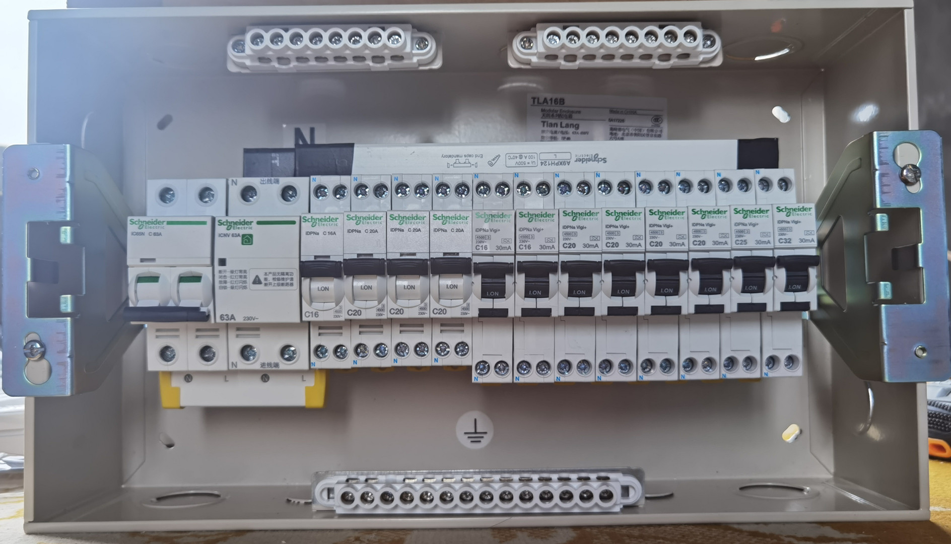 施耐德欧洲进口汇流铜排12回路接线排铜dpn双进汇流排