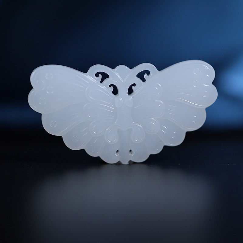 新疆和田羊脂白玉籽料玉蝴蝶挂件吊坠苏工女立体颈饰