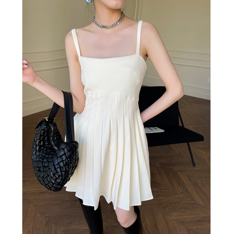 秋装2021年新款女吊带连衣裙小个子百褶露背a字性感裙子高腰显瘦