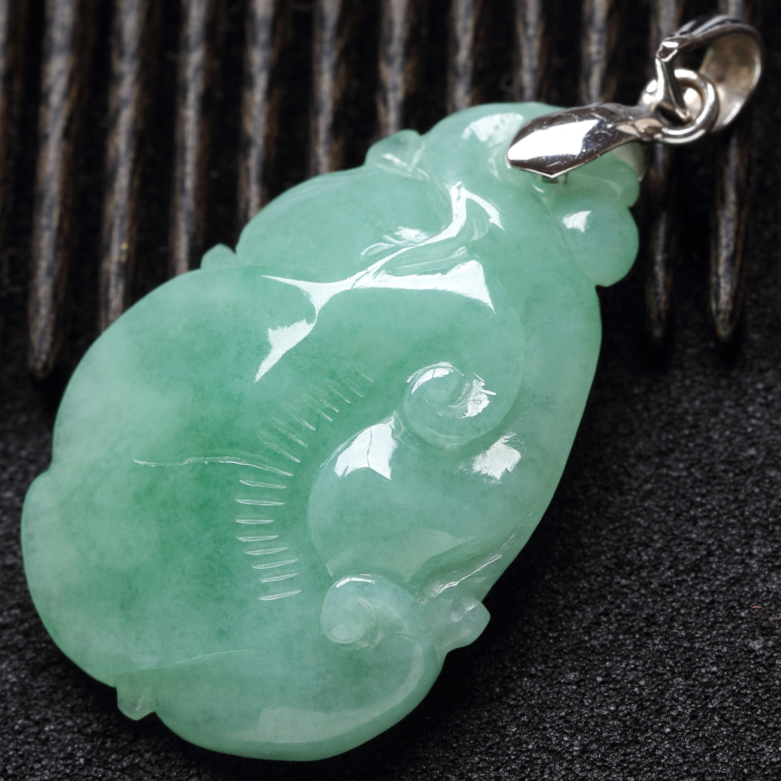 缅甸玉石吊坠老坑糯种项坠天然货挂坠满绿浅颈饰